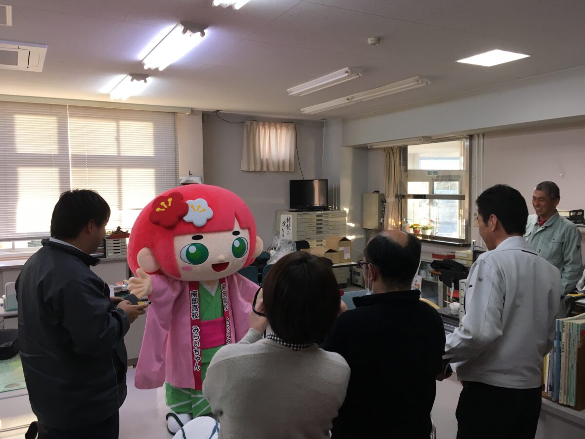 和歌山県立南部高等学校のみらいちゃんです 着ぐるみ製作会社 三恵美術商会 着ぐるみもエアー着ぐるみも高品質 低価格でご提供 全国対応